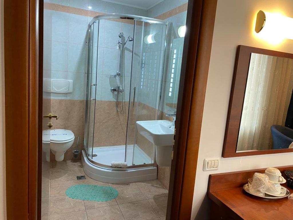 Samaa Hotel Букурещ Екстериор снимка